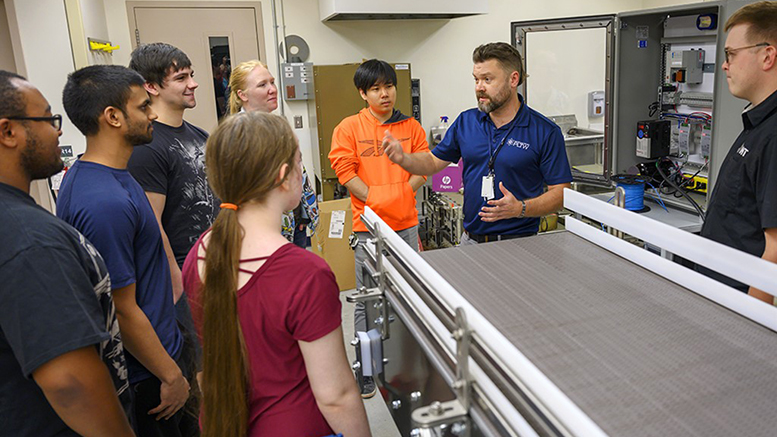 Recruiting manufacturers and students – Community College Daily